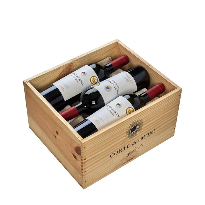 Nero dAvola Sicilia DOC in 6er Holzkiste Rotwein von Corte dei Mori - erhältlich bei WINECOM